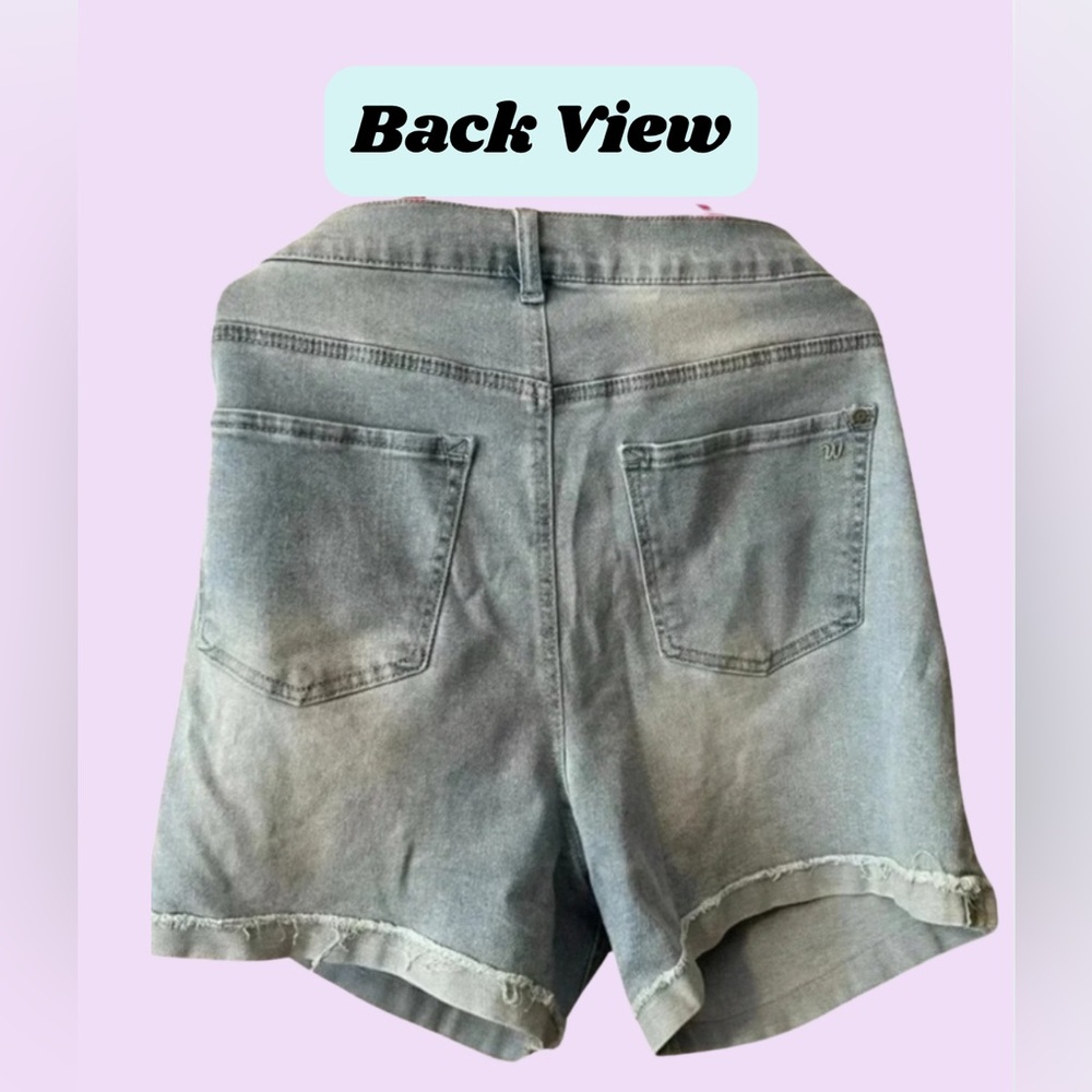 Wallflower Stretch Jean Shorts Size 18 NWOT - Picture 2 of 2